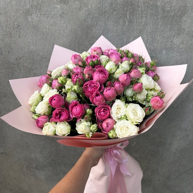 Bouquet of 19 spray roses