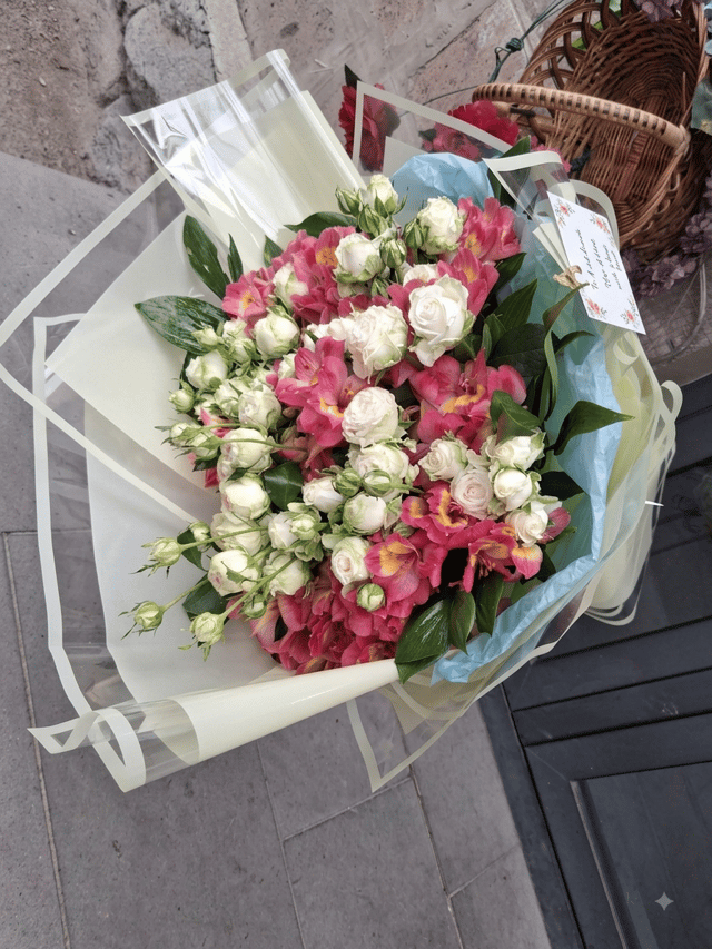 Bouquet with cluster roses - Amela Rose