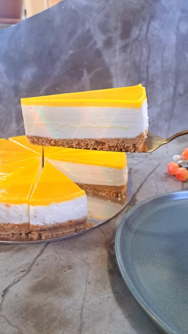 Cheesecake for 18 people - Lyusi Sweets Art