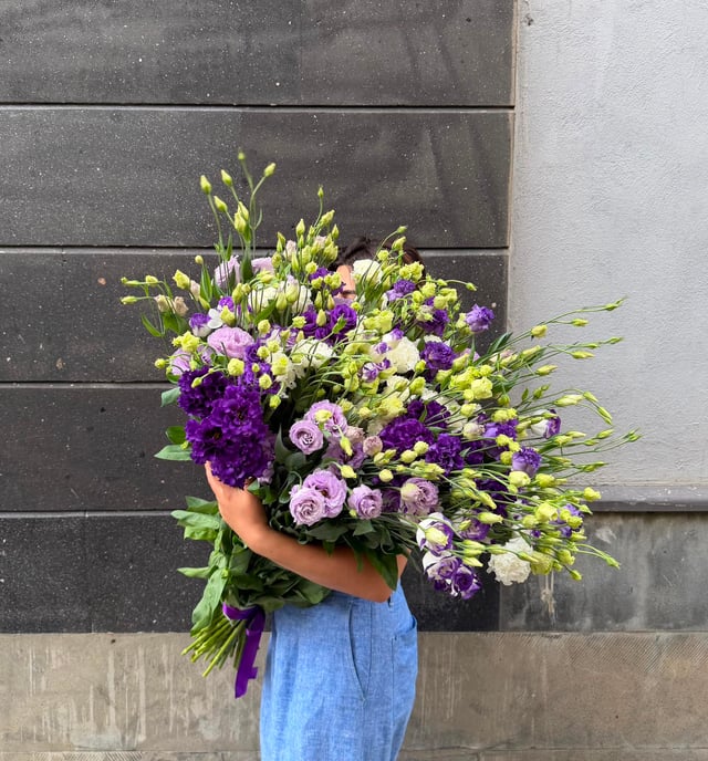 Bouquet with lisianthus - Sakura Flowers