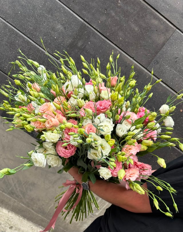 Bouquet with lisianthus - Sakura Flowers