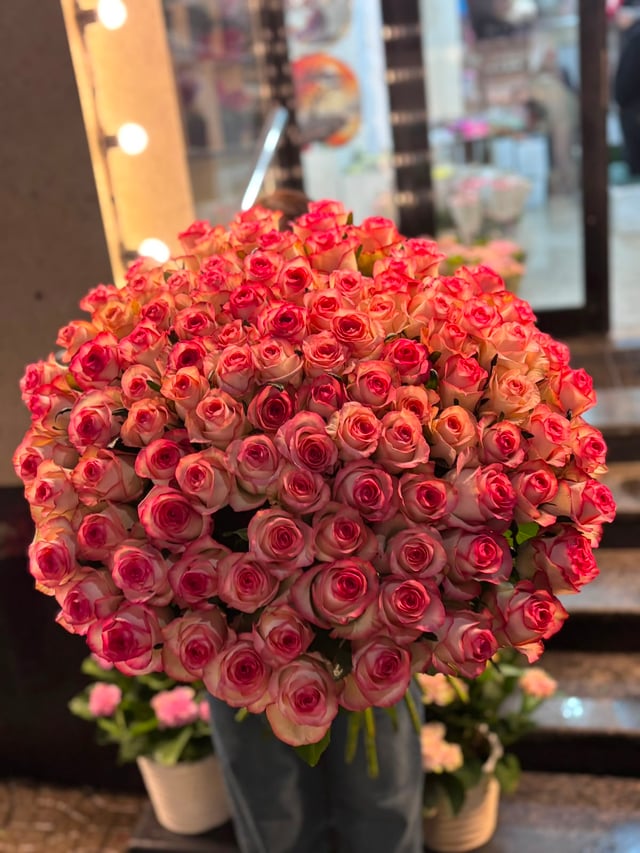 101 roses - Sakura Flowers