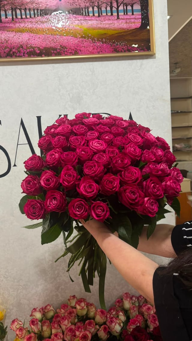 Bouquet with roses - Sakura Flowers