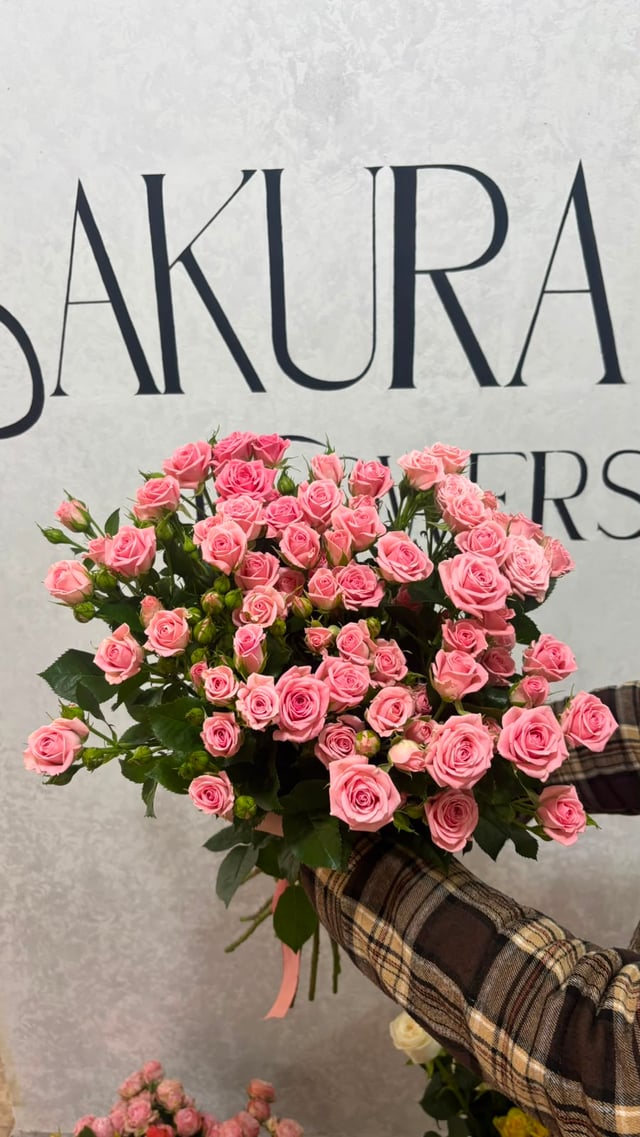 Bouquet with pink spray roses - Sakura Flowers