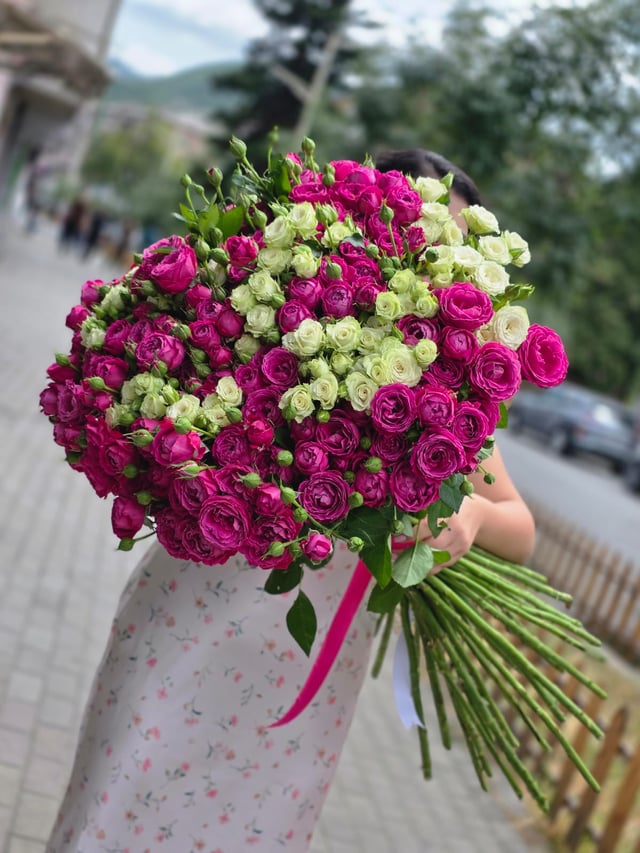 Bouquet with spray roses - Askaryan Flowers