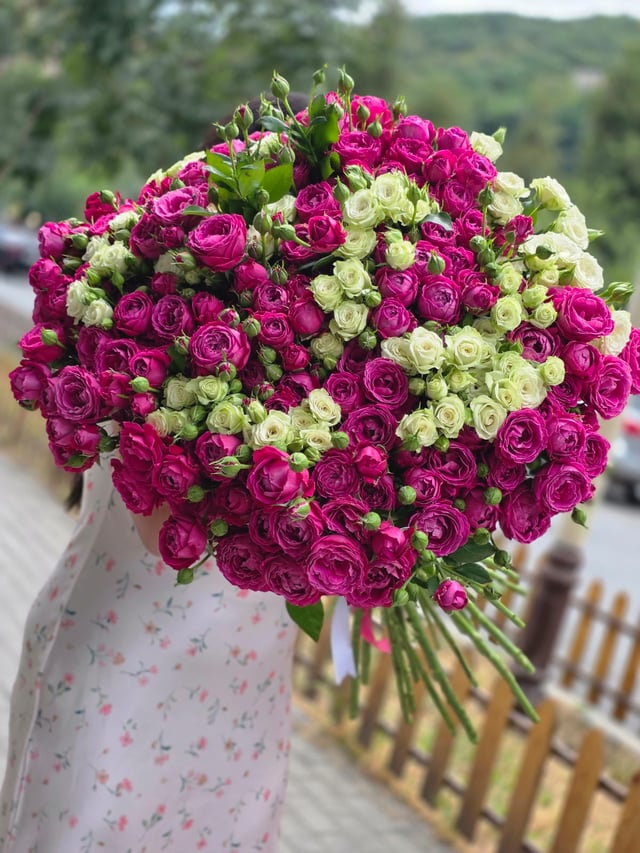 Bouquet with spray roses - Askaryan Flowers