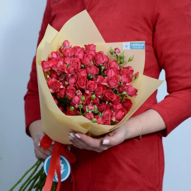 «Versace» ծաղկեփունջ սպրեյ վարդերով